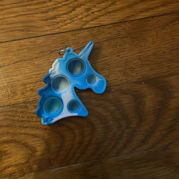 Small keychain pop it unicorn toy - Picture 2 of 4